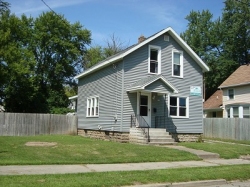 Front view of 752 Woodland Ave