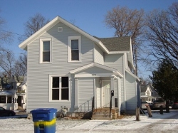 Front view of 826 Elmwood Ave